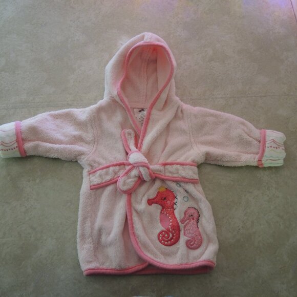 4/$25 Baby 100% Cotton Hooded Bath Robe Pink w/ Seahorse Embroidery 0-9 Mon - Picture 1 of 6